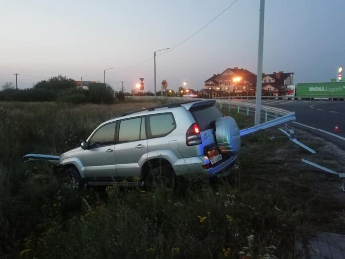 З’явилося відео погоні патрульних за автовикрадачем З’явилося відео погоні патрульних за автовикрадачем