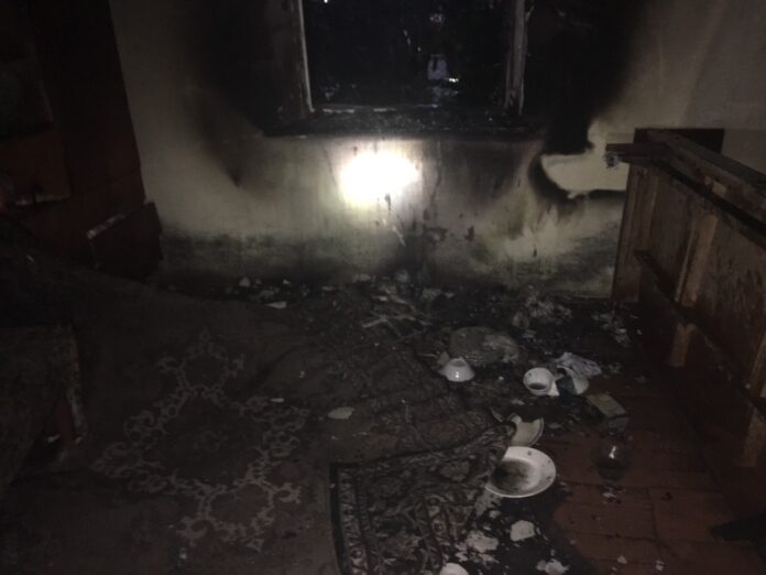 На Львівщині вогнеборці врятували на пожежі власницю будинку На Львівщині вогнеборці врятували на пожежі власницю будинку