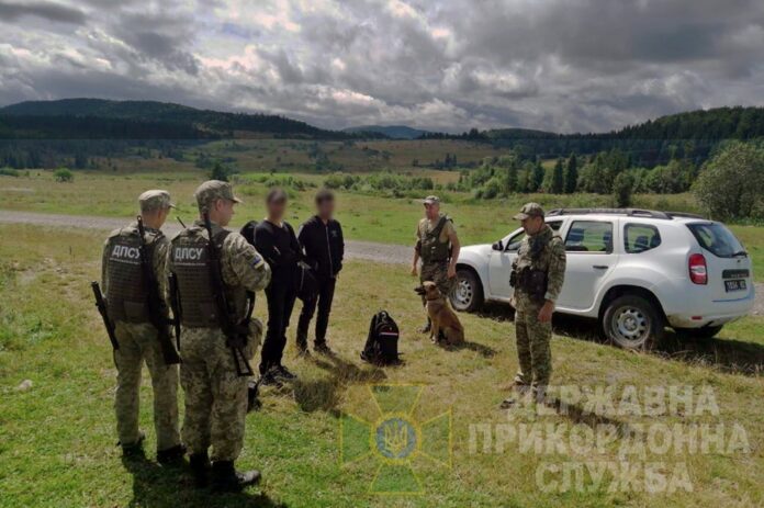 На Львівщині прикордонники затримали пакістанців На Львівщині прикордонники затримали пакістанців