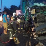 На Львівщині зіткнулись дві вантажівки: 12-річного хлопця довелось «вирізати» рятувальникам (фото) - 3