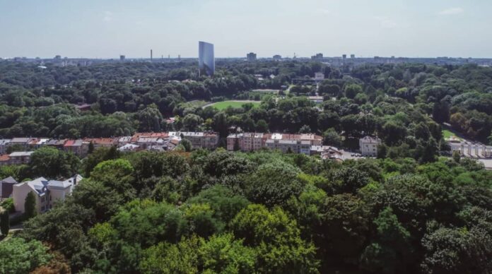 Виконком знову не погодив будівництво готелю у Парку культури Виконком знову не погодив будівництво готелю у Парку культури