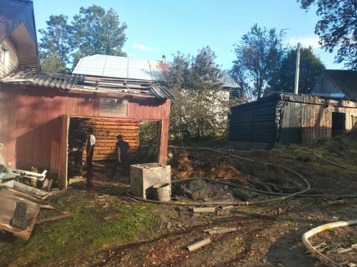 На Львівщині вогонь знищив будівлю та сім тонн сіна На Львівщині вогонь знищив будівлю та сім тонн сіна
