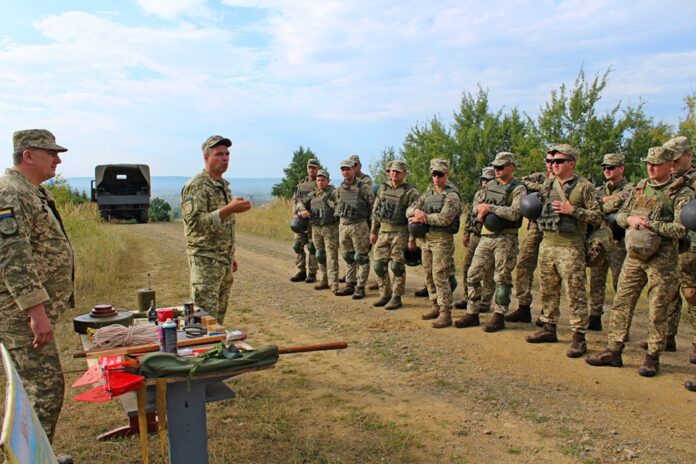 У 80-й бригаді провели навчальні збори командирів рот та батарей (фото) У 80-й бригаді провели навчальні збори командирів рот та батарей (фото)