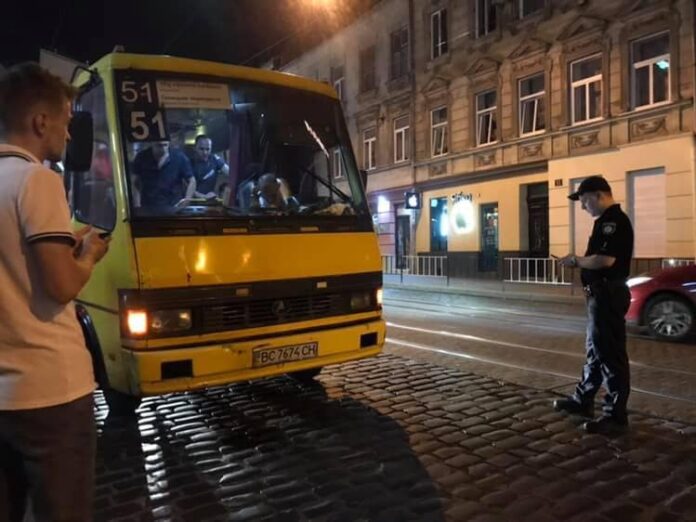У Львові поліцейські зупинили п’яного водія маршрутки У Львові поліцейські зупинили п’яного водія маршрутки