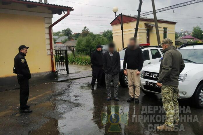 На Львівщині прикордонники затримали двох мандрівників з Індії На Львівщині прикордонники затримали двох мандрівників з Індії