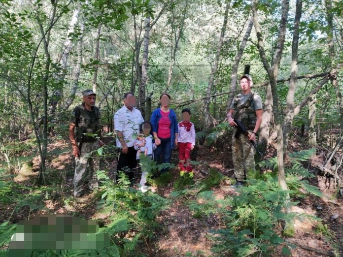 Львівські прикордонники затримали чотирьох нелегалів з Афганістану (фото) Львівські прикордонники затримали чотирьох нелегалів з Афганістану (фото)
