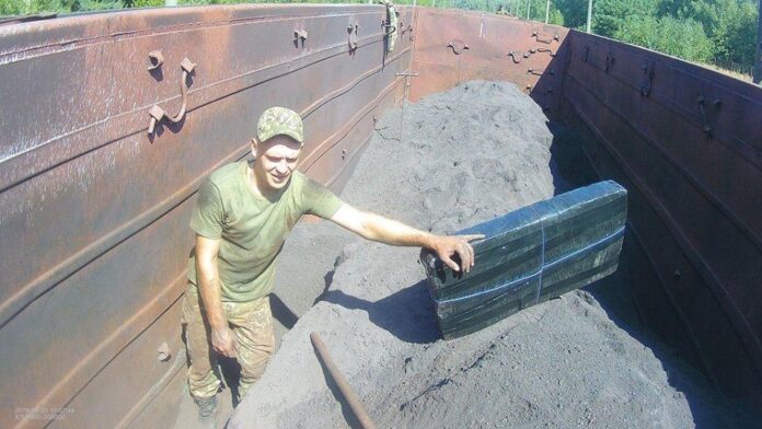 Львівські прикордонники виявили п’ять тисяч пачок контрабандних цигарок Львівські прикордонники виявили п’ять тисяч пачок контрабандних цигарок
