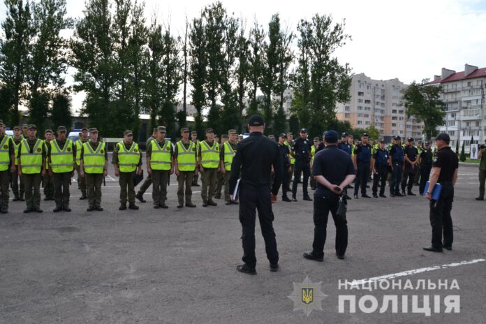 У Львові Нацгвардійці патрулюють вулиці У Львові Нацгвардійці патрулюють вулиці