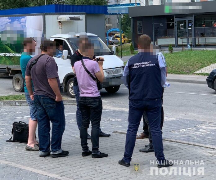 У Львові на хабарі попався представник фінансової компанії, який сприяв в отримання дозволів для ломбардів У Львові на хабарі попався представник фінансової компанії, який сприяв в отримання дозволів для ломбардів