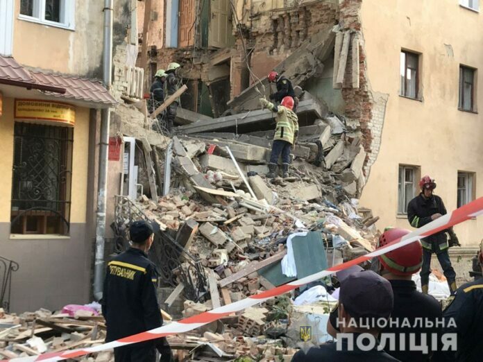 Підозрювані у службовій недбалості, що спричинила руйнування будинку на Львівщині, перебувають під домашнім арештом Підозрювані у службовій недбалості, що спричинила руйнування будинку на Львівщині, перебувають під домашнім арештом