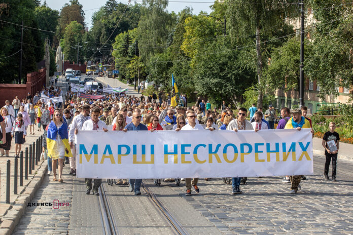 Хода пам`яті: з нагоди Дня Незалежності львів’яни подякували загиблим Героям (фоторепортаж) Хода пам`яті: з нагоди Дня Незалежності львів’яни подякували загиблим Героям (фоторепортаж)