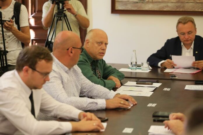 Садовому стало замало соціальної реклами Садовому стало замало соціальної реклами