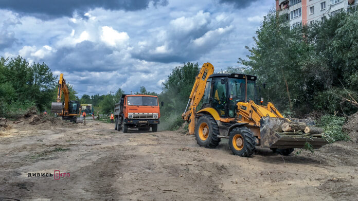 У Львові відремонтують дорогу на Голосківське кладовище за 92 млн. гривень (фото) У Львові відремонтують дорогу на Голосківське кладовище за 92 млн. гривень (фото)
