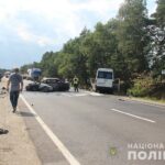 Некерований BMW врізався в маршрутку – постраждали 24 людини (фото, відео) - 2