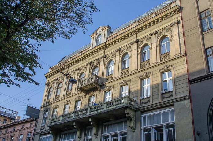 Реставраційний сезон у Львові: в історичному будинку відновлять 6 балконів (фото) Реставраційний сезон у Львові: в історичному будинку відновлять 6 балконів (фото)