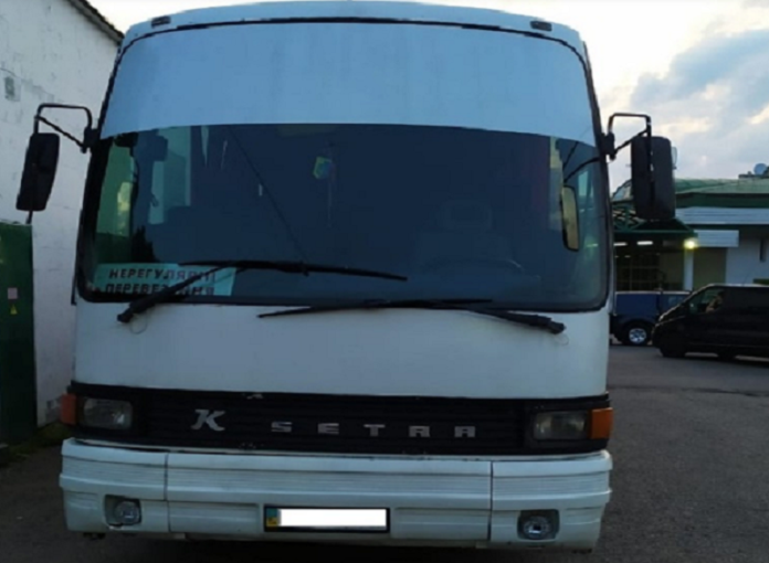 На Львівщині через прихований товар водій позбувся автобуса (фото) На Львівщині через прихований товар водій позбувся автобуса (фото)