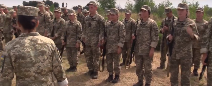 У Національній академії сухопутних військ першокурсники опановують «курс молодого бійця» (відео) У Національній академії сухопутних військ першокурсники опановують «курс молодого бійця» (відео)