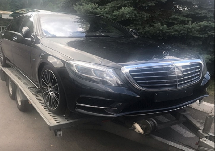 На Львівщині митники вилучили автомобіль вартістю майже два мільйони гривень На Львівщині митники вилучили автомобіль вартістю майже два мільйони гривень