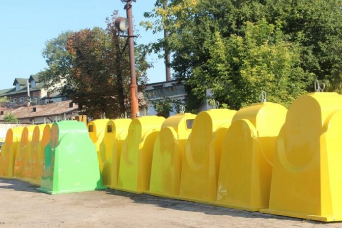У Львові встановили сучасні контейнери для збору пластику У Львові встановили сучасні контейнери для збору пластику