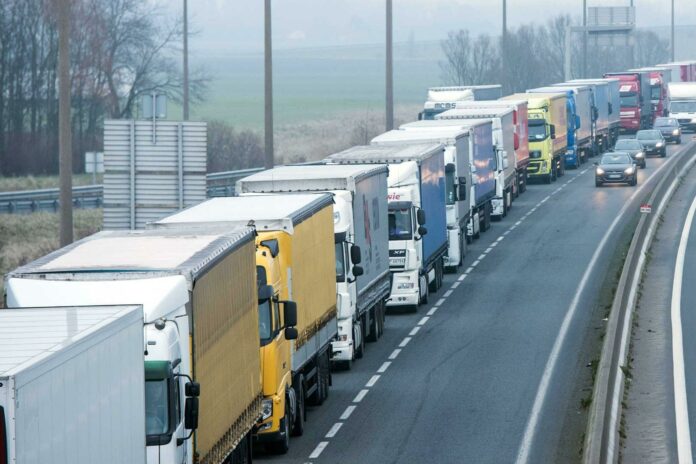 В Україні планують для вантажівок ввести плату за проїзд дорогами В Україні планують для вантажівок ввести плату за проїзд дорогами