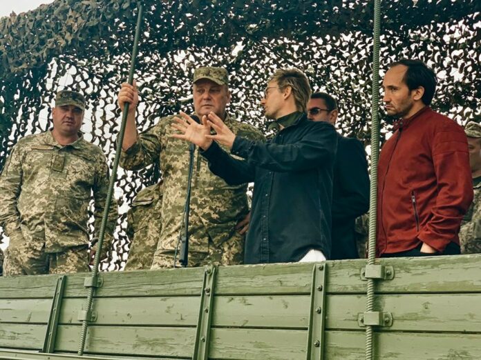 Кліпмейкер Алан Бадоєв та хореограф Олена Коляденко стали режисерами «Ходи гідності» до Дня Незалежності Кліпмейкер Алан Бадоєв та хореограф Олена Коляденко стали режисерами «Ходи гідності» до Дня Незалежності