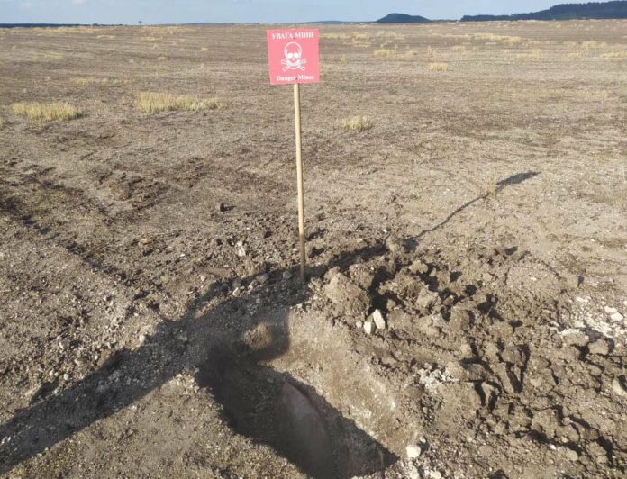 На Львівщині випадково натрапили на авіабомбу часів Другої світової (фото) На Львівщині випадково натрапили на авіабомбу часів Другої світової (фото)