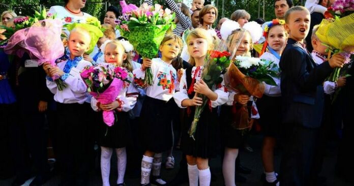 На Львівщині майже тридцять тисяч дітей підуть у перший клас цього року На Львівщині майже тридцять тисяч дітей підуть у перший клас цього року