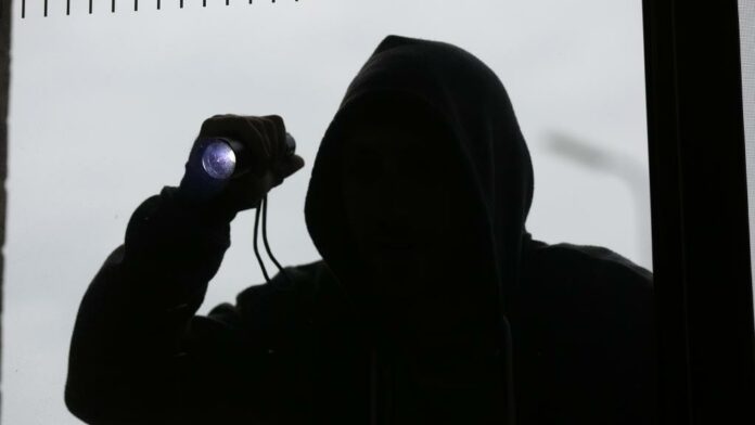 У Львові затримали чоловіка, який обікрав квартиру на 50 тисяч У Львові затримали чоловіка, який обікрав квартиру на 50 тисяч
