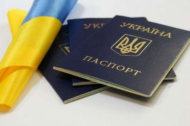 У мережі розкритикували рішення Зеленського спростити надання українського громадянства