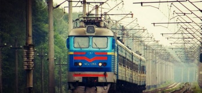 Львівська залізниця інформує про зміни у маршруті та розкладі руху пасажирських і приміських поїздів Львівська залізниця інформує про зміни у маршруті та розкладі руху пасажирських і приміських поїздів