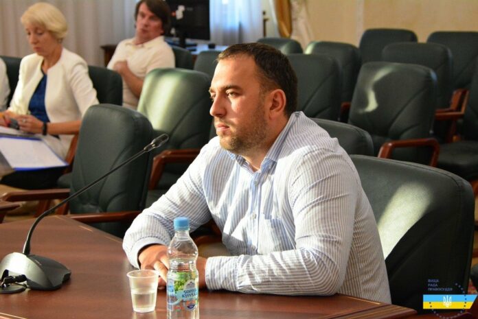 У Львові звільнили суддю, бо не впорався з кваліфікаційним іспитом У Львові звільнили суддю, бо не впорався з кваліфікаційним іспитом