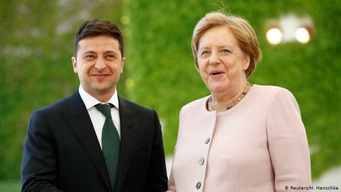 Зеленський обговорив з Меркель питання заручників та повернення Росії до G7 Зеленський обговорив з Меркель питання заручників та повернення Росії до G7