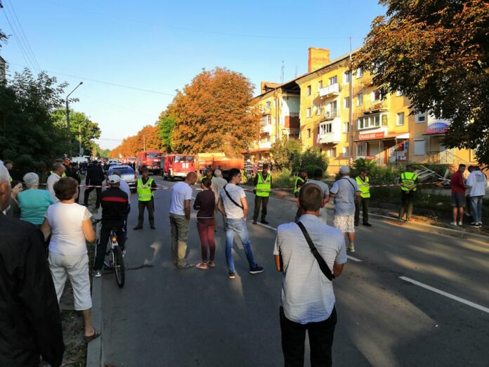 Для мешканців кварталу у Дрогобичі, де стався обвал, організовано 3 пункти з підвозу води Для мешканців кварталу у Дрогобичі, де стався обвал, організовано 3 пункти з підвозу води