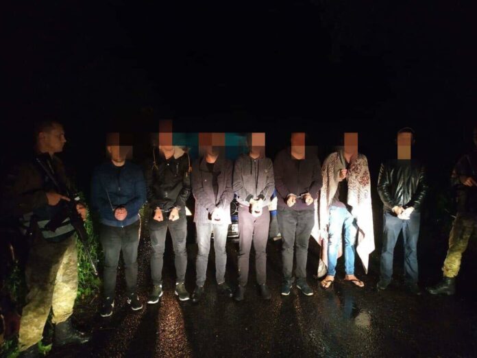 На Львівщині прикордонники затримали нелегалів з Туреччини (відео) На Львівщині прикордонники затримали нелегалів з Туреччини (відео)