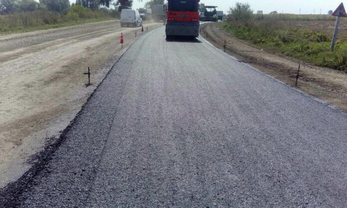 На Львівщині відновлюють автодорогу «Миколаїв-Калуш» (фото) На Львівщині відновлюють автодорогу «Миколаїв-Калуш» (фото)