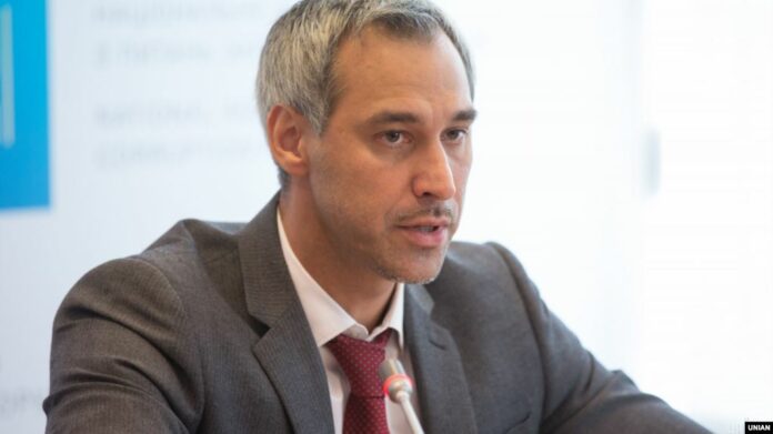 10% від суми хабара: у Зеленського хочуть виплачувати винагороду викривачам корупції 10% від суми хабара: у Зеленського хочуть виплачувати винагороду викривачам корупції