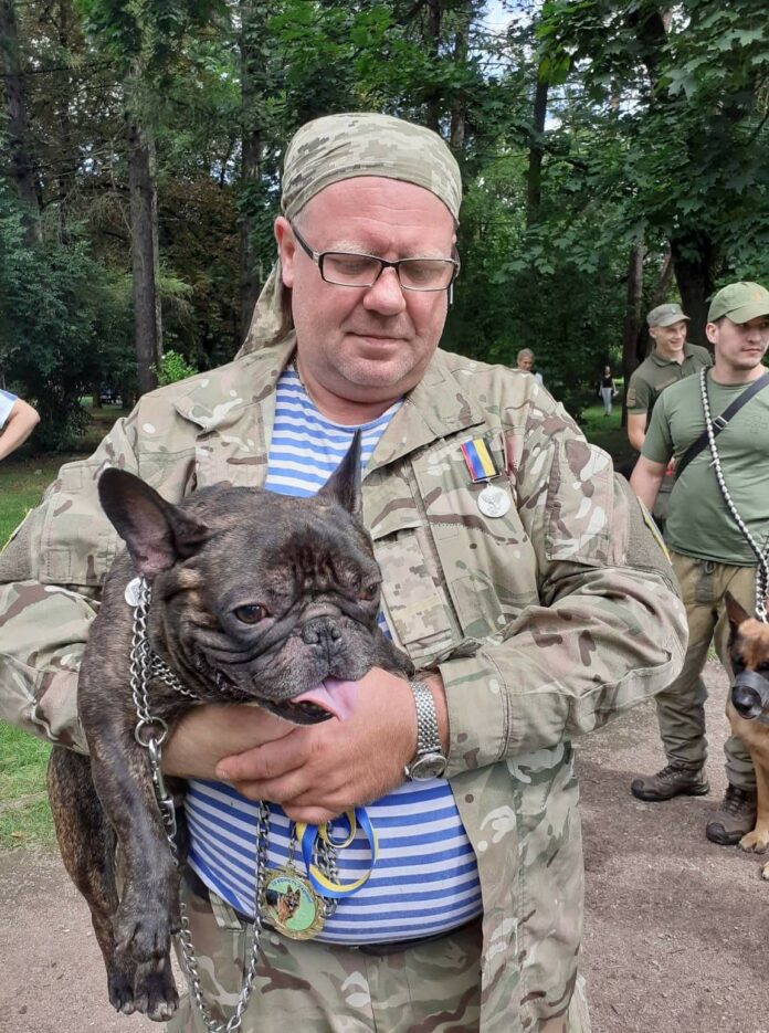 У Львові нагородили собак, які рятували бійців на фронті У Львові нагородили собак, які рятували бійців на фронті