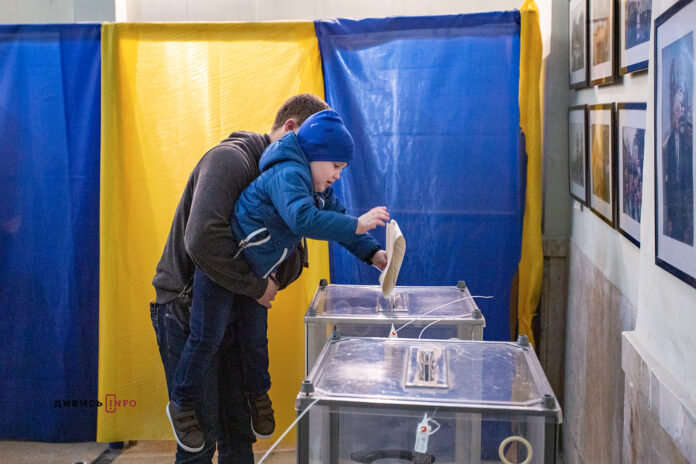 Перемогу на 119 окрузі на Львівщині таки здобув представник Порошенка Перемогу на 119 окрузі на Львівщині таки здобув представник Порошенка