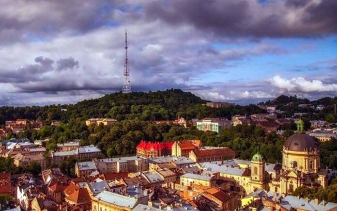 Аварійну алею у «Високому замку» реставрують та облагородять Аварійну алею у «Високому замку» реставрують та облагородять