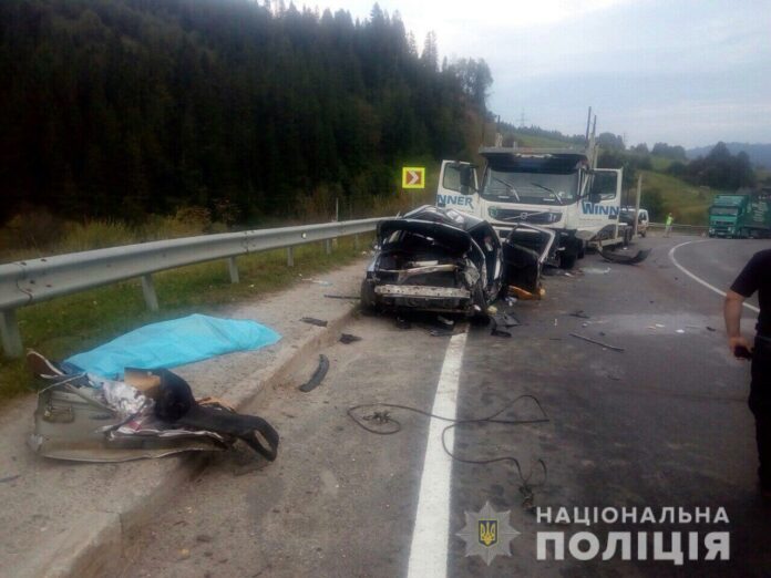 Смертельна ДТП на Львівщині: водій легковика загинув на місці аварії Смертельна ДТП на Львівщині: водій легковика загинув на місці аварії