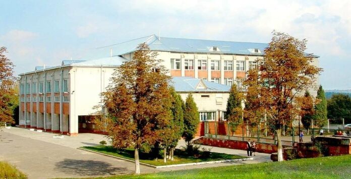 Майже півмільйона гривень витратять на ремонт мереж електропостачання у ліцеї «Львівський» Майже півмільйона гривень витратять на ремонт мереж електропостачання у ліцеї «Львівський»