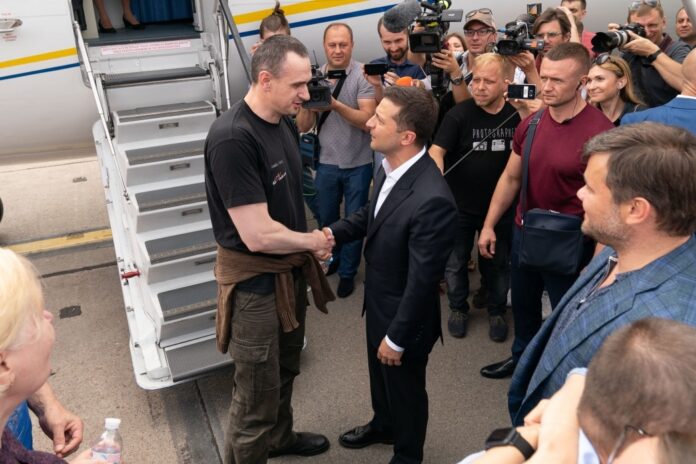 Зеленський розкрив подробиці перемовин з Путіним щодо обміну полоненими Зеленський розкрив подробиці перемовин з Путіним щодо обміну полоненими