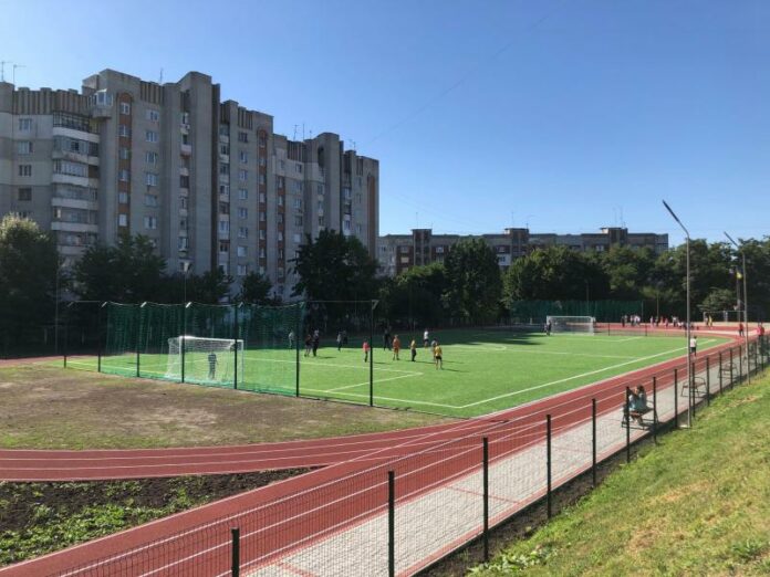 У ліцеї «Сихівський» облаштували сучасний спортивний майданчик за 5,4 мільйона гривень У ліцеї «Сихівський» облаштували сучасний спортивний майданчик за 5,4 мільйона гривень