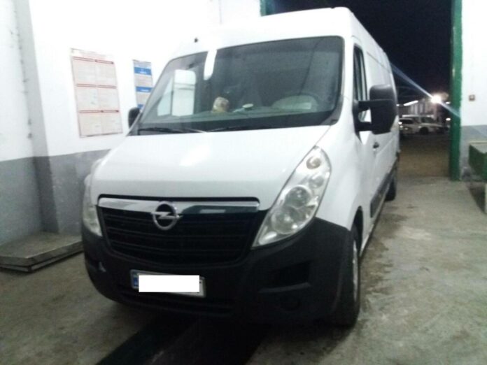 Львівські митники вилучили понад тисячу пачок сигарет на польському кордоні (фото) Львівські митники вилучили понад тисячу пачок сигарет на польському кордоні (фото)