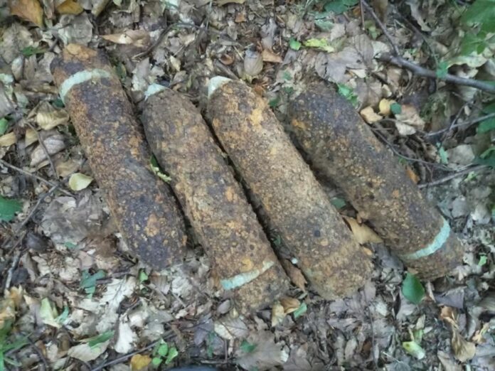 На Львівщині піротехніки знищили 6 артилерійських снарядів часів ІІ Світової війни На Львівщині піротехніки знищили 6 артилерійських снарядів часів ІІ Світової війни