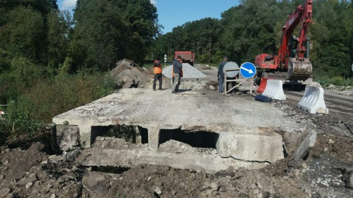 На Львівщині почали ремонтувати ще один міст На Львівщині почали ремонтувати ще один міст