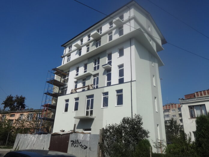 Долю скандальної багатоповерхівки на Варшавській вирішить суд Долю скандальної багатоповерхівки на Варшавській вирішить суд