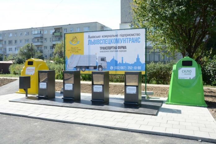 У Львові встановили новий підземний контейнерний майданчик для збору відходів У Львові встановили новий підземний контейнерний майданчик для збору відходів