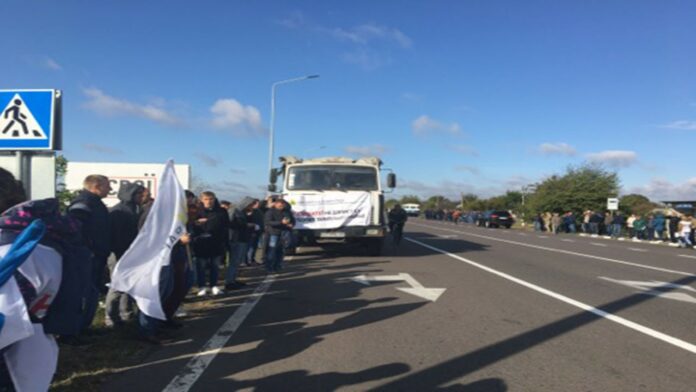 На трасі Львів-Луцьк акція протесту аграріїв проти нововведень Кабміну На трасі Львів-Луцьк акція протесту аграріїв проти нововведень Кабміну