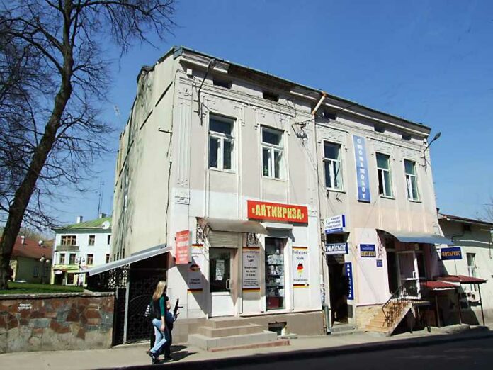 У Дрогобичі перевірять перші поверхи у багатоквартирних будинках У Дрогобичі перевірять перші поверхи у багатоквартирних будинках